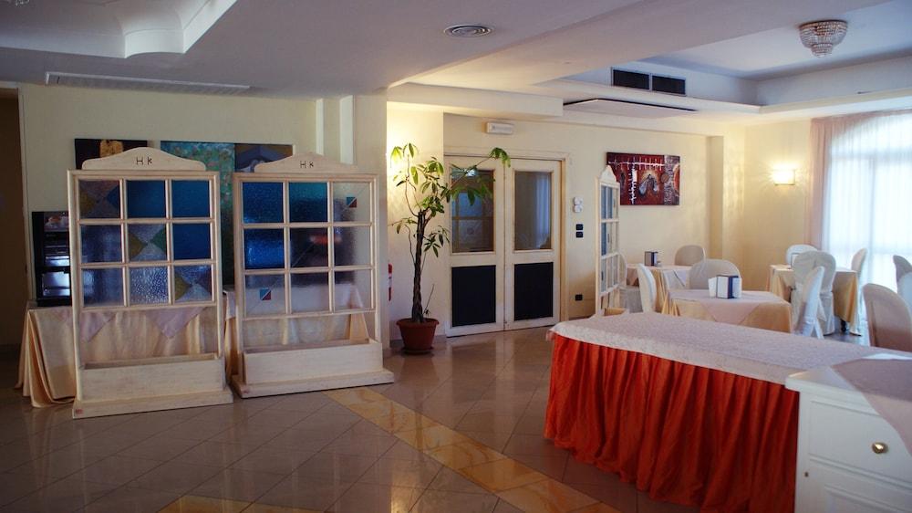 Club Hotel Kennedy Роччелла-Йоніка Екстер'єр фото