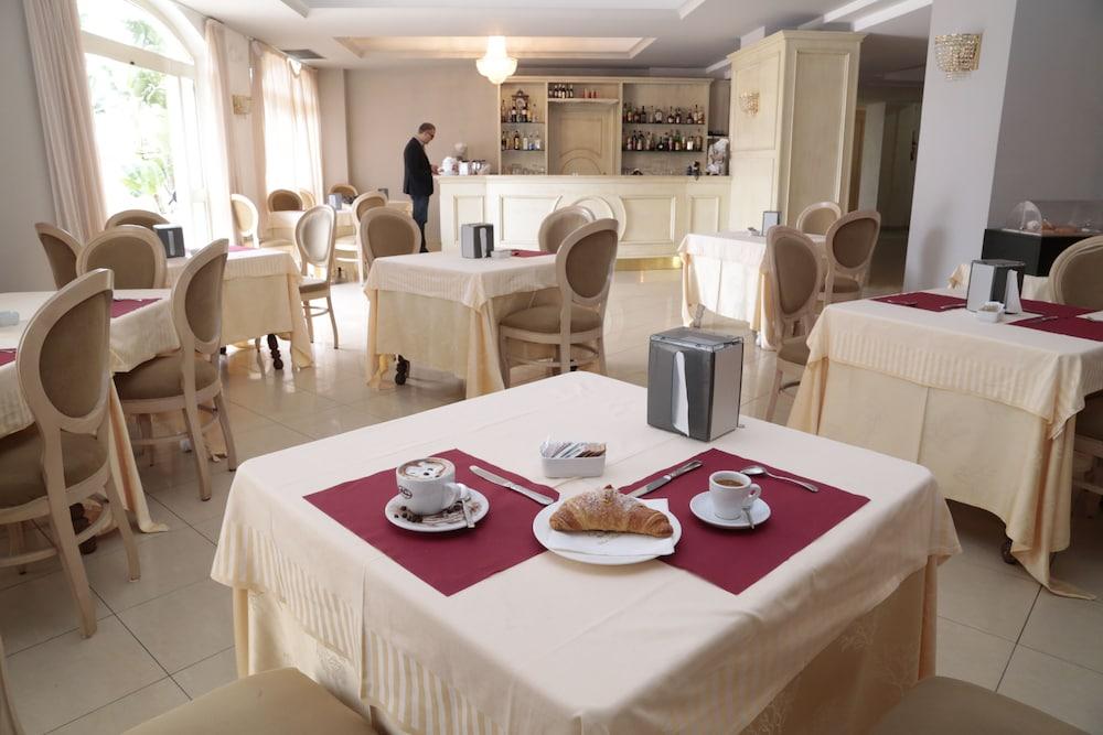 Club Hotel Kennedy Роччелла-Йоніка Екстер'єр фото