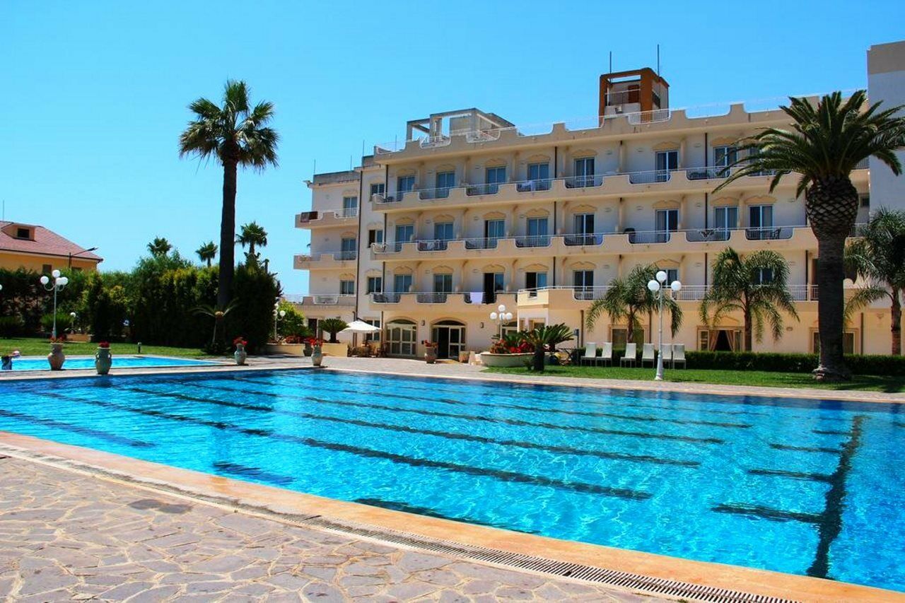 Club Hotel Kennedy Роччелла-Йоніка Екстер'єр фото